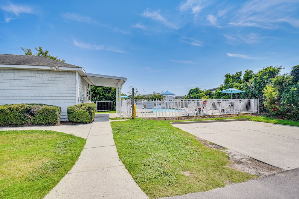 Pools, Boat Ramp & More: Cottage in Virginia Beach