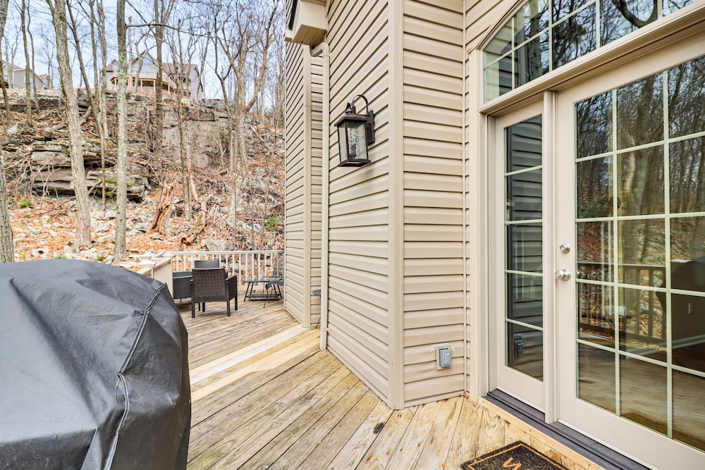 Boulder Lake Access: Townhome w/ Deck!