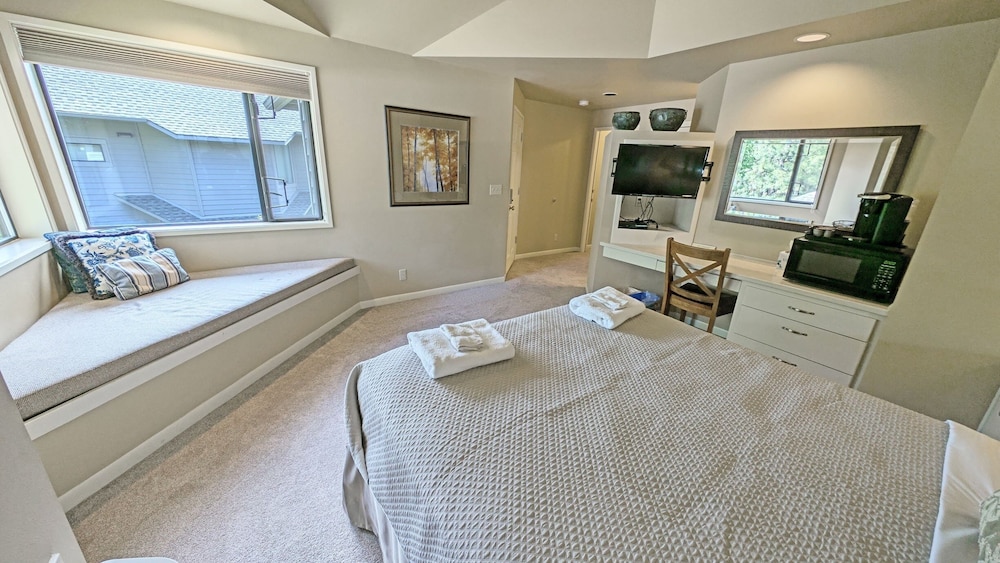 Mt Bachelor Village 424 B Sr 1 Bedroom Condo