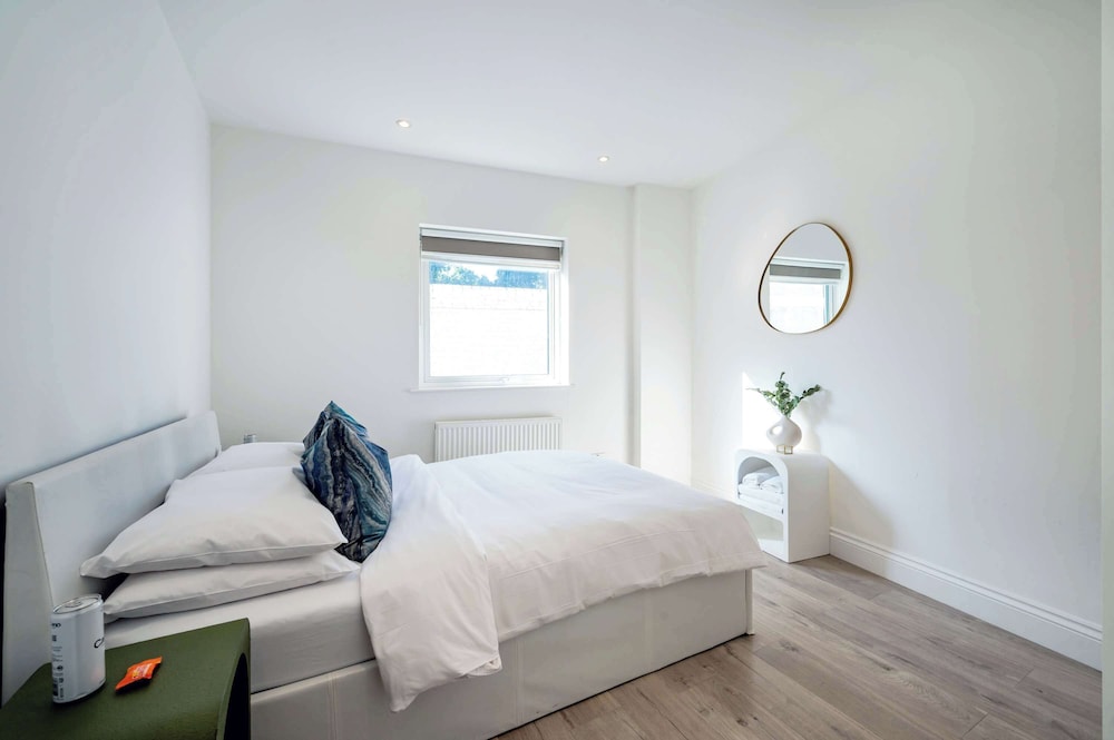 Lords Living -3 bed in Regents Park With Terrace