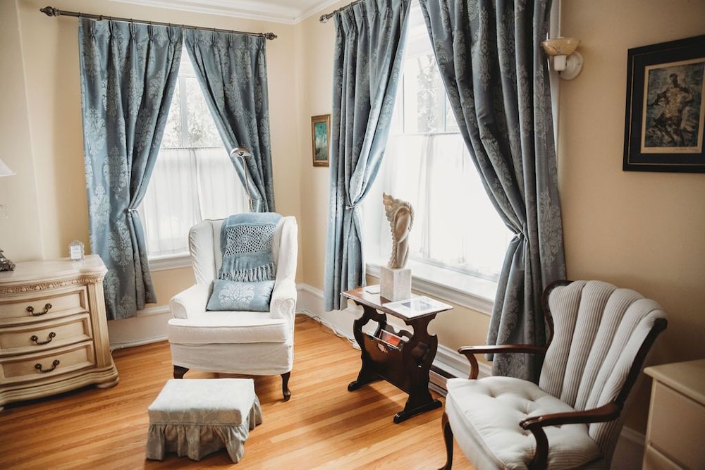 Grey Gables Inn