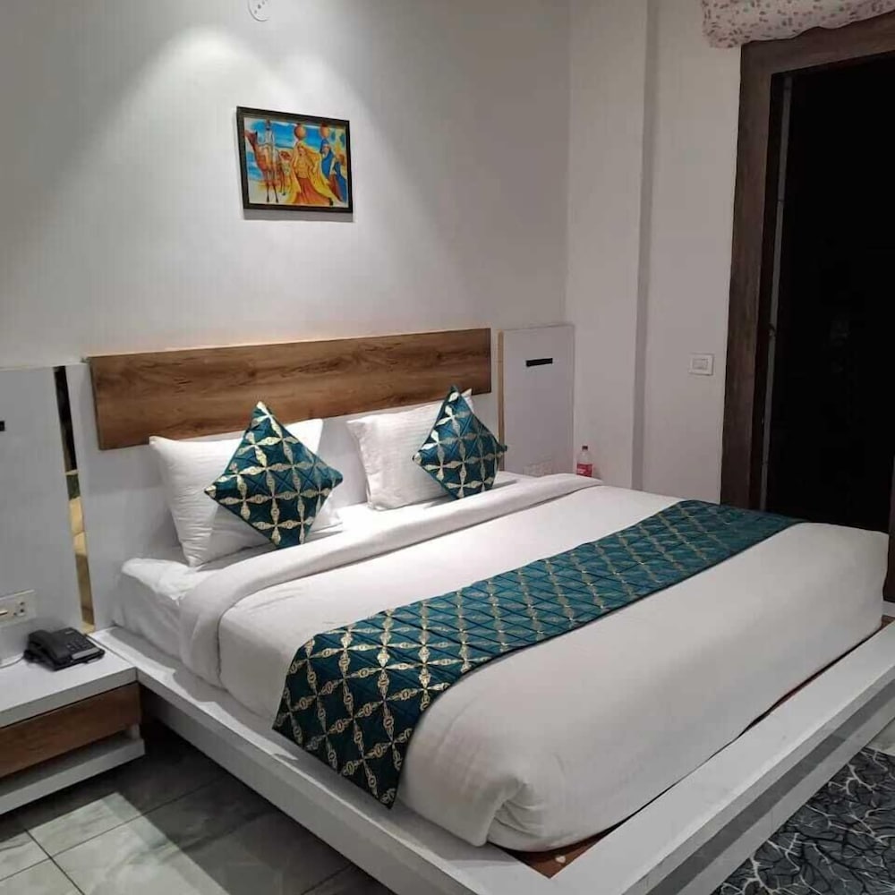 HOTEL AMARESH