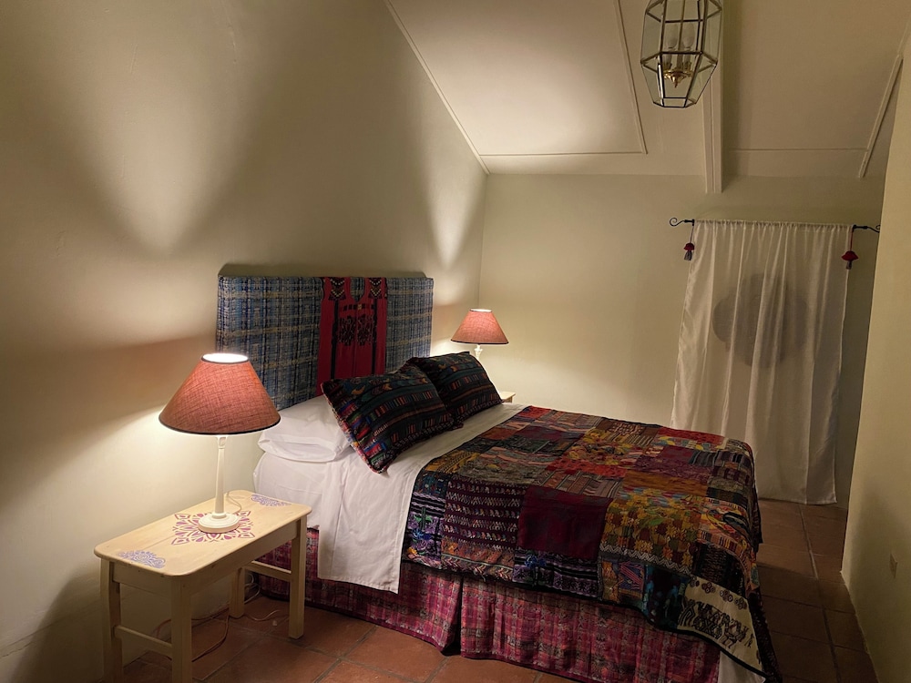 Yellow House - Hostel