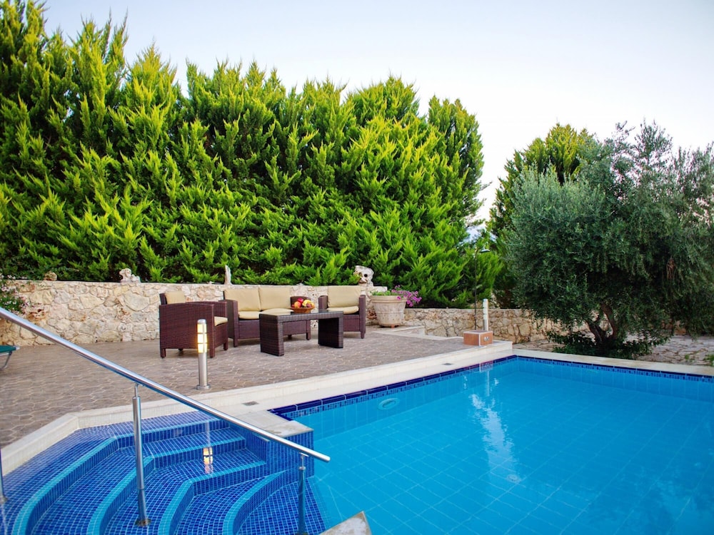 Villa Afrati in Plaka view 5