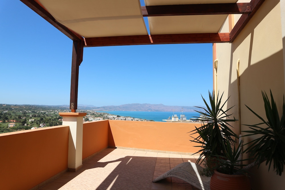 Orsalia Luxury Suites