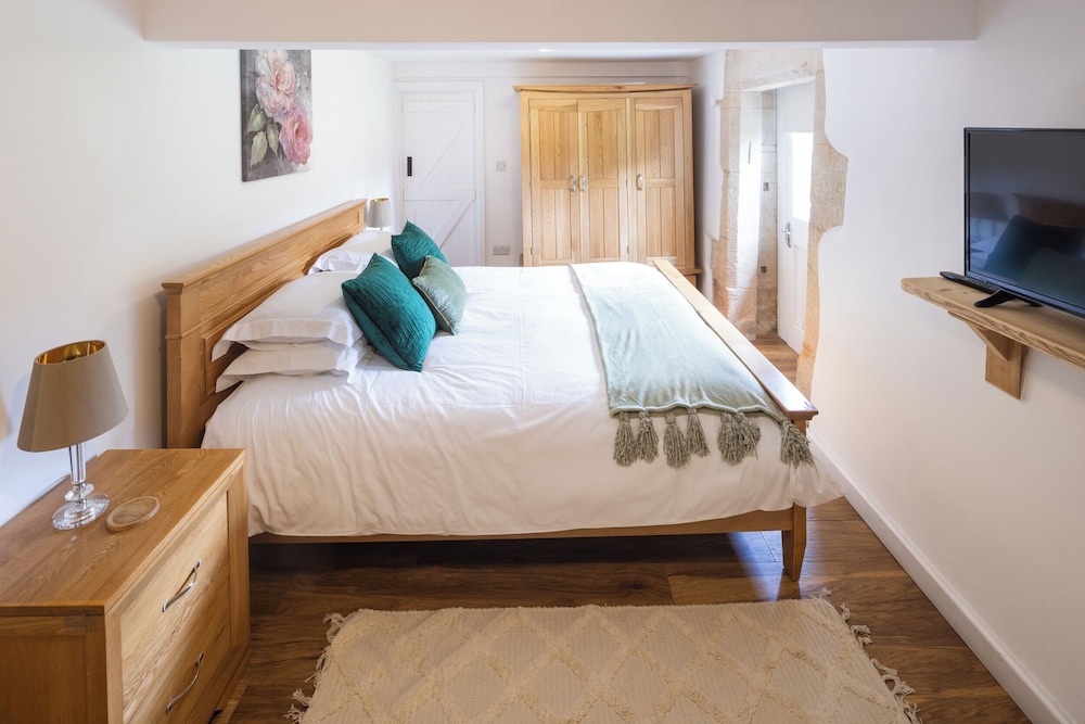 Deer Cottage at Rowden Manor - Sleeps 5 & Parking