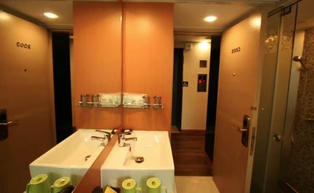 J Link Hotel