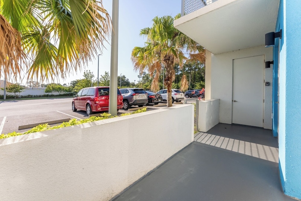 Daytona 2BR Getaway Parking Family & Pet-friendly