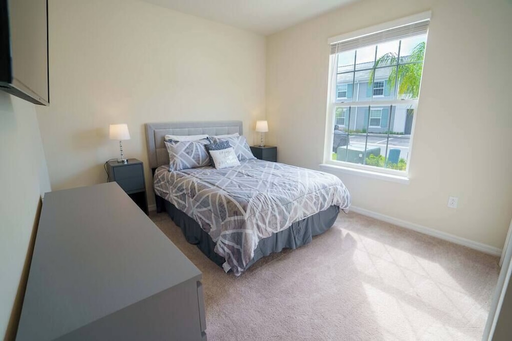 Fabulous 5 BR With Pool Solterra Resort