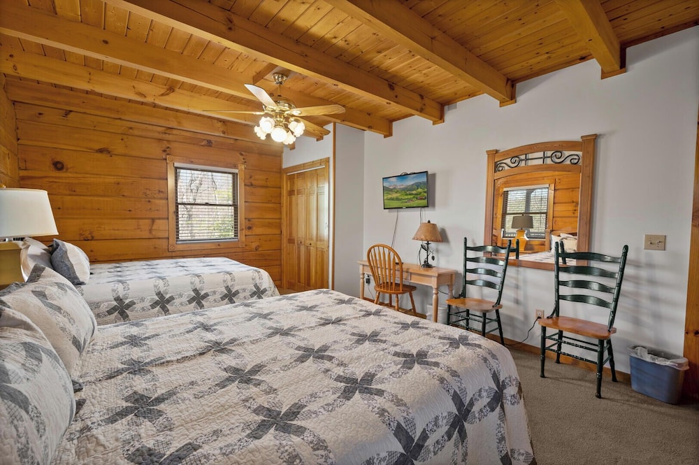 Country Pines Lodge