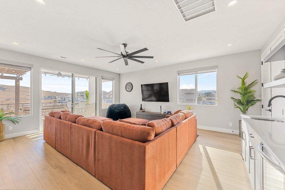 Slickrock Shore 8 Bedroom Townhouse