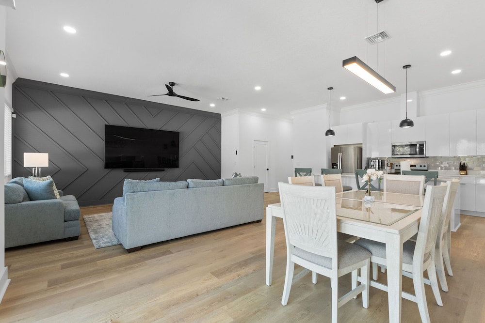 NEW Casa Sol Casa Cielo - Luxurious Newly Built Tampa Townhouses In Prime Location