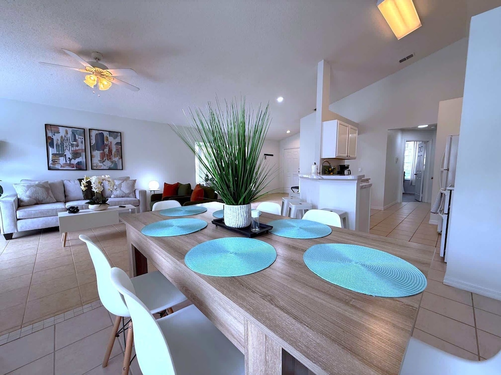 Beautiful South-facing Pool Home in Southern Dunes
