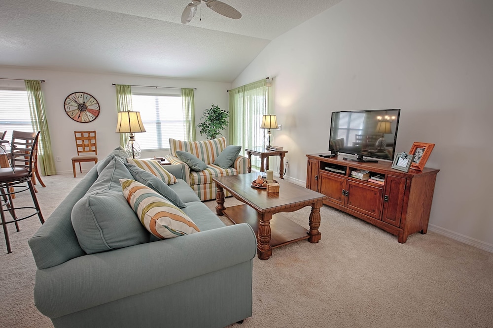 Waterbury Place Home 3 Bedroom by The VIR Group