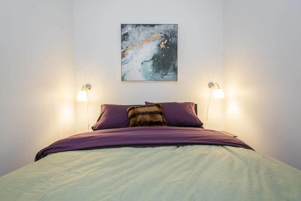 Chic Logan Pad - Modern Meets Retro