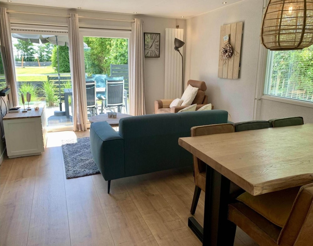 Bungalow for 4 Persons With South-facing Terrace