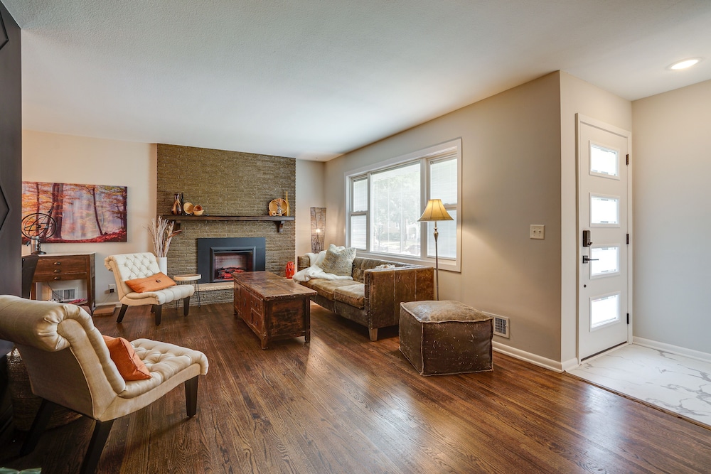 Pet-friendly Minneapolis Home ~ 8 Mi to Downtown!