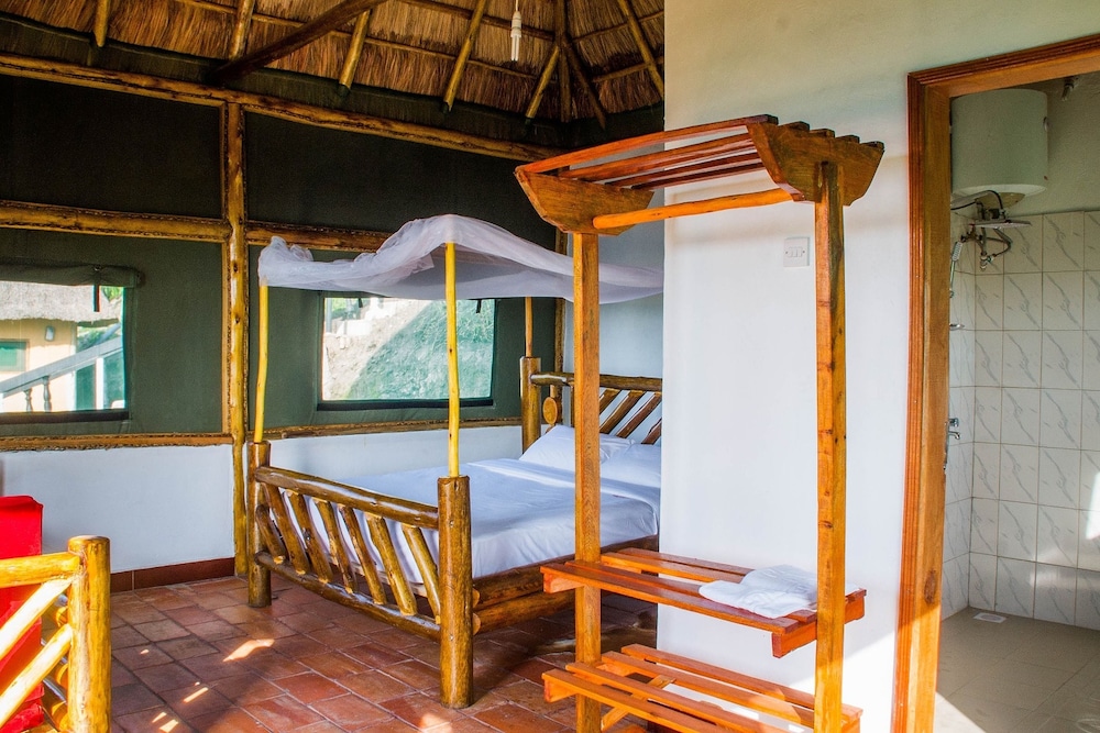 Queen Elizabeth Park View Tourist Lodge
