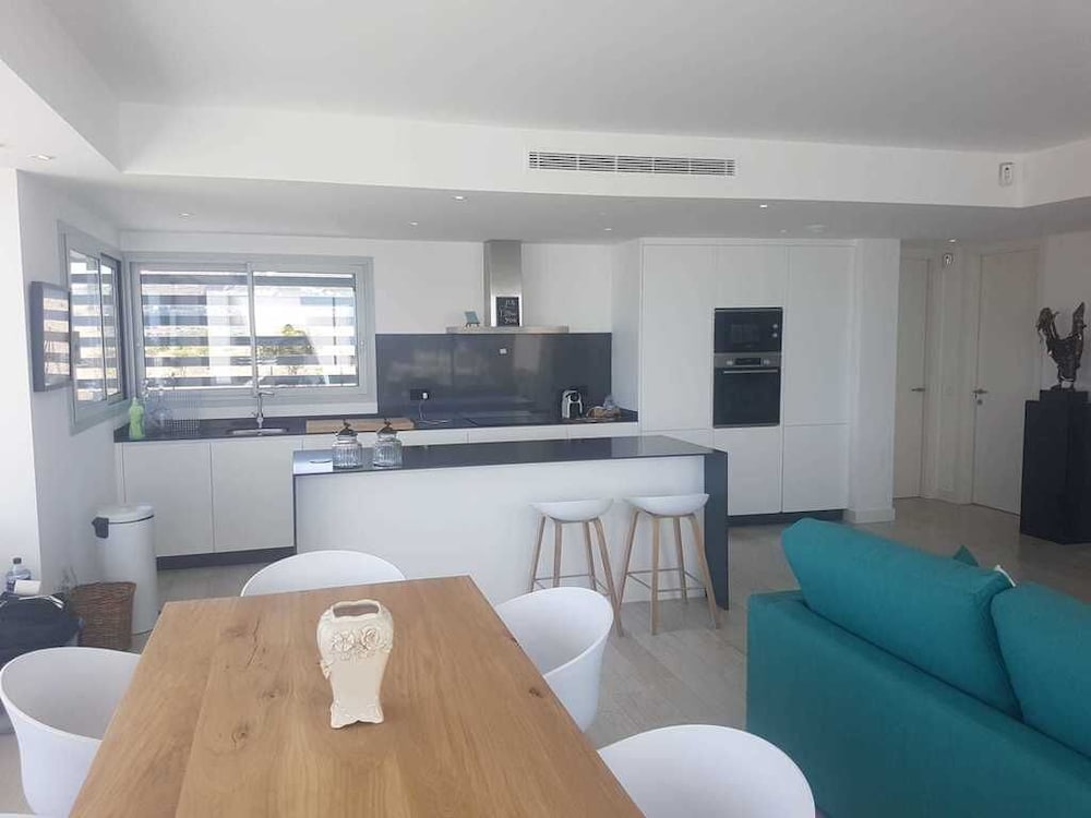 Perfect Stay in a 2 bed Brand new Apartment in Alcazaba Lagoon photo 4