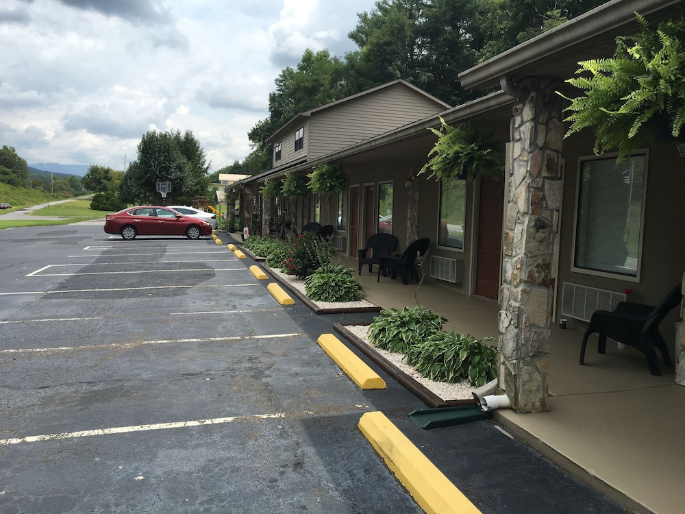 Chatuge Mountain Inn - Property Image 12