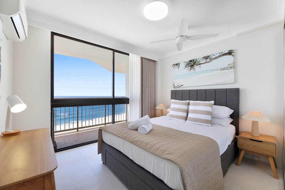 Beachfront Stylish Apartment With Ocean Views