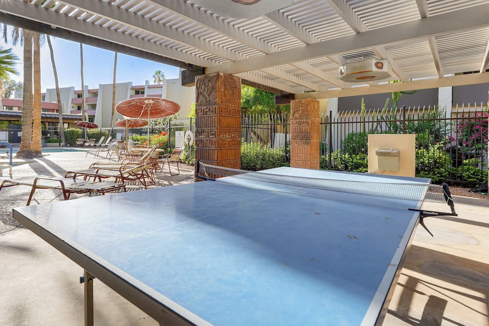 < 1 Mi to Old Town: Scottsdale Condo w/ Balcony