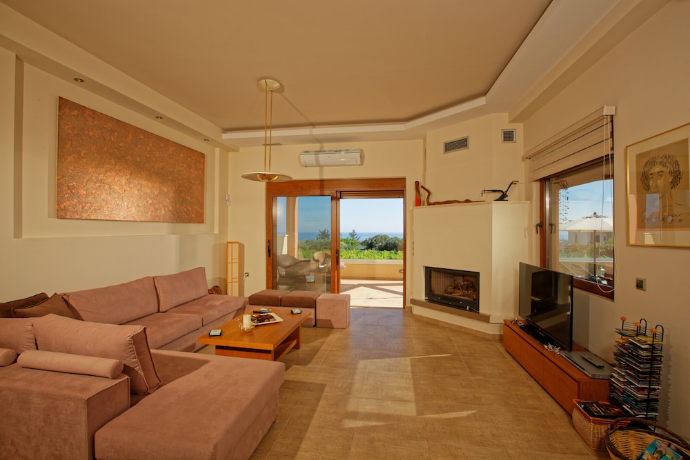 Cretan Vineyard Hill Villa Private Pool, Panoramic View, Beautiful Vineyard