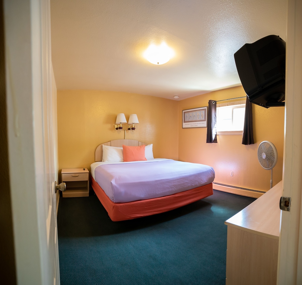 Triangle Motel