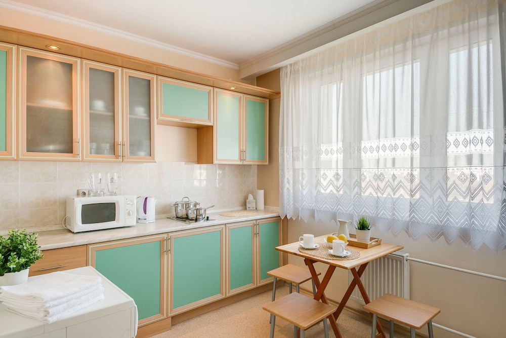 41 Orekhovo 3 Bedroom Apartment near Tsaritsyno Park