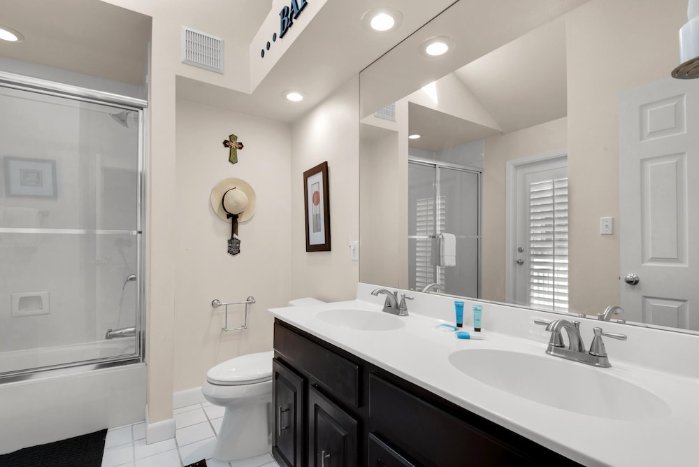 Bay Pine 8878 view 2