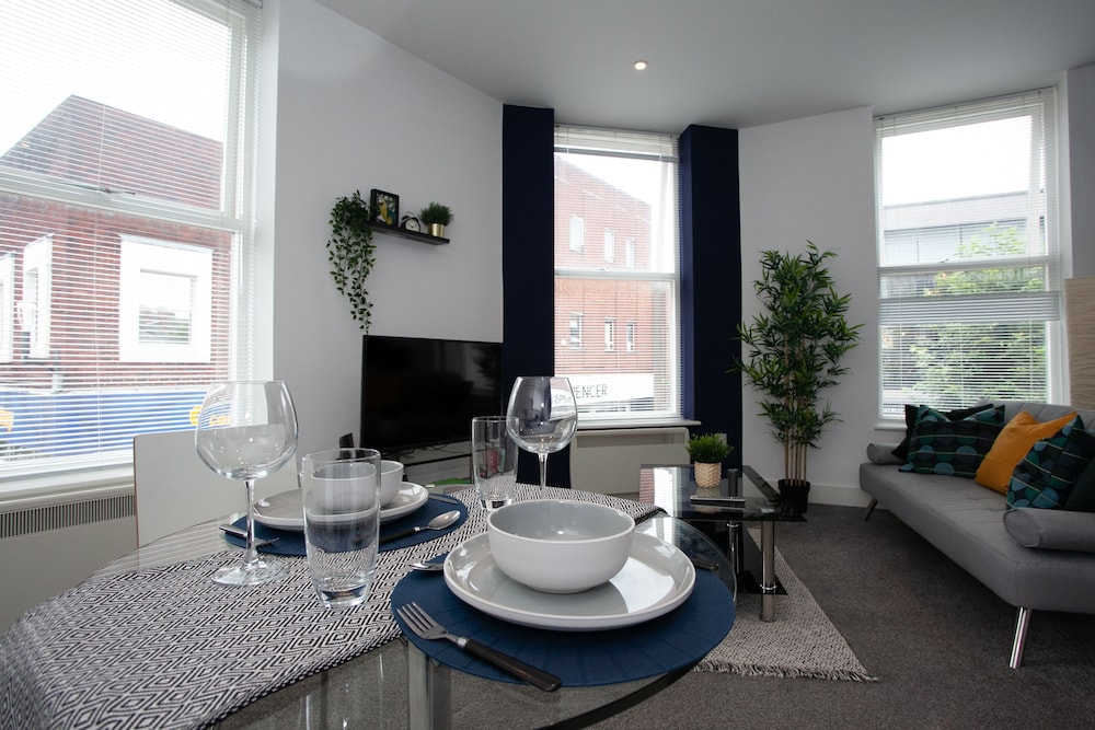 Altrincham Vacations - Cross St Boutique Apartment - Property Image 1