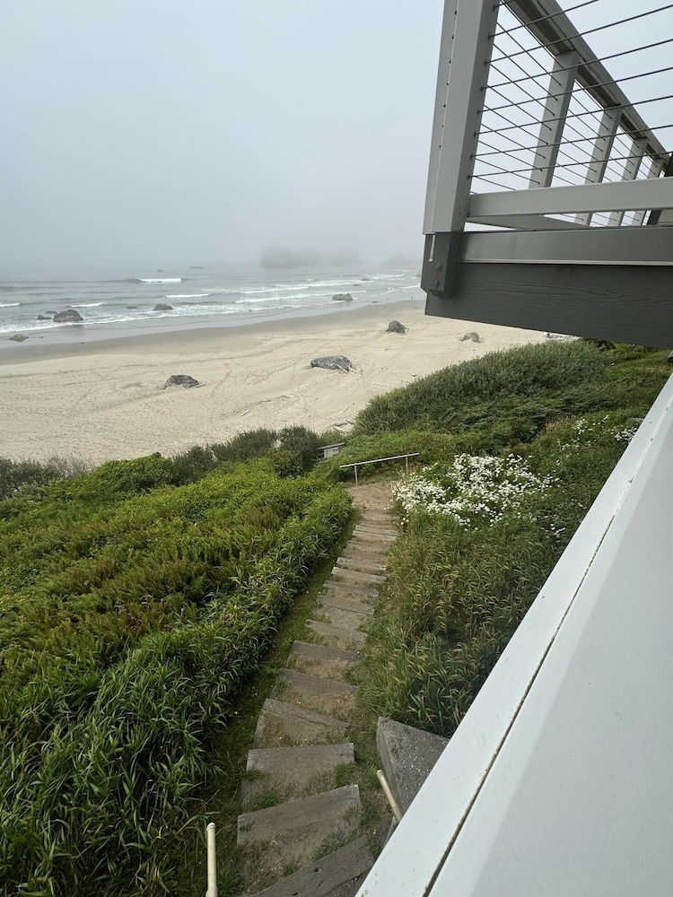 Sunset Oceanfront Lodging