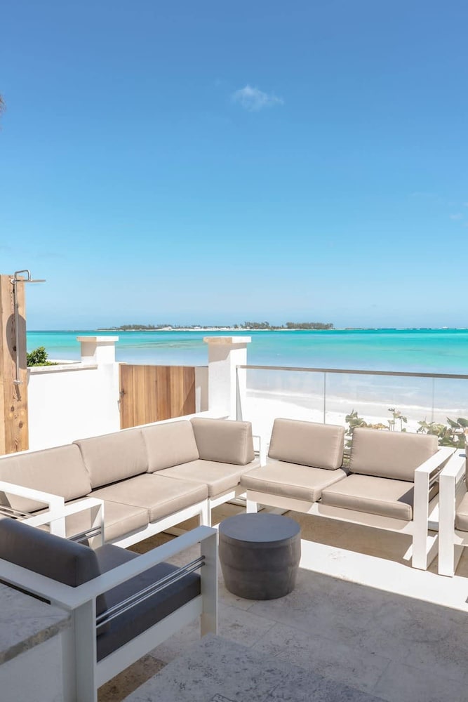 Oceanfront Penthouse and Patio at ONE Cable Beach