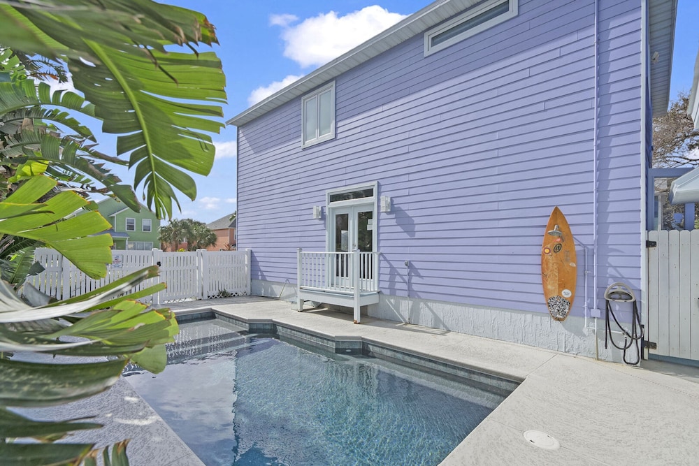 Heated Pool Tiki Lounge Steps to Beach Games