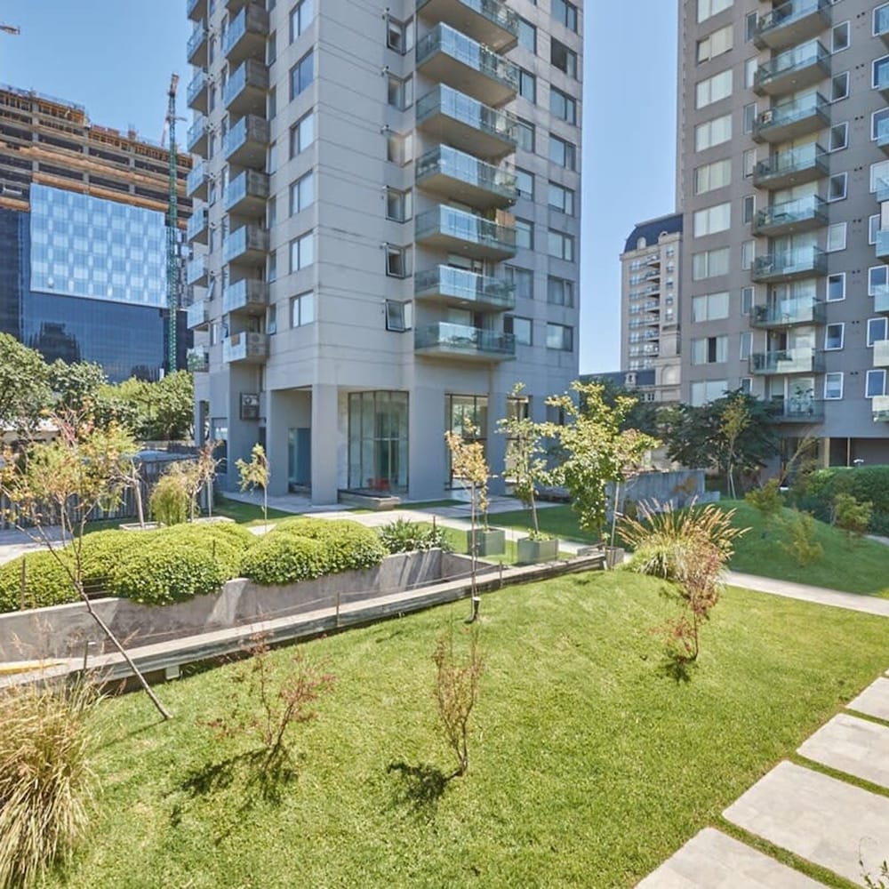 Torre Montagna I Stylish 1BR With Balcony in Nu ez