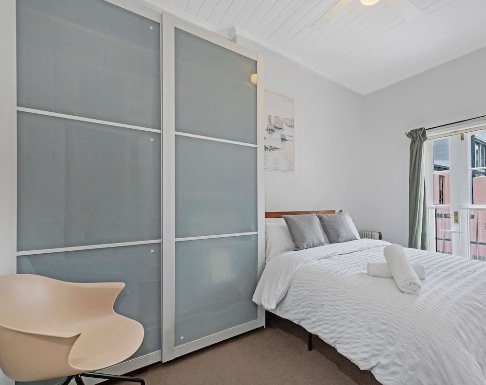 Kozyguru | Surry Hills | Classic Terraced House