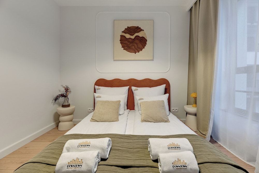Doki Living - Foodhall & Parking by Downtown Apartments