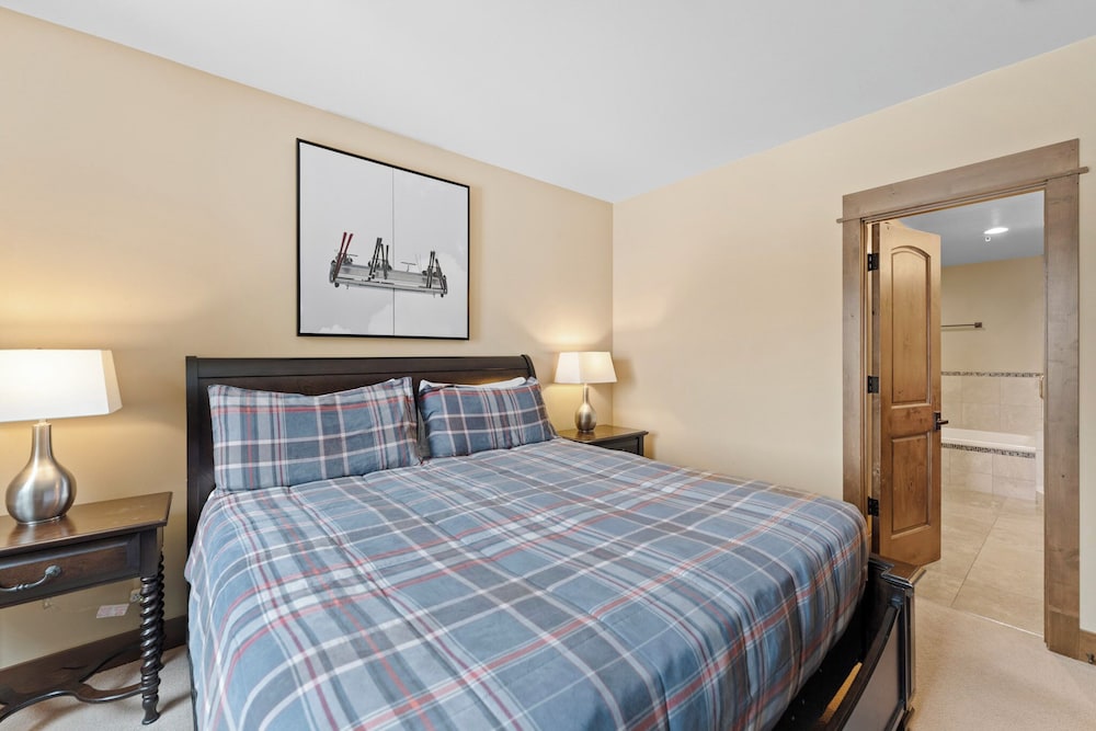 Watertower Place Condos Unit 202, Building B