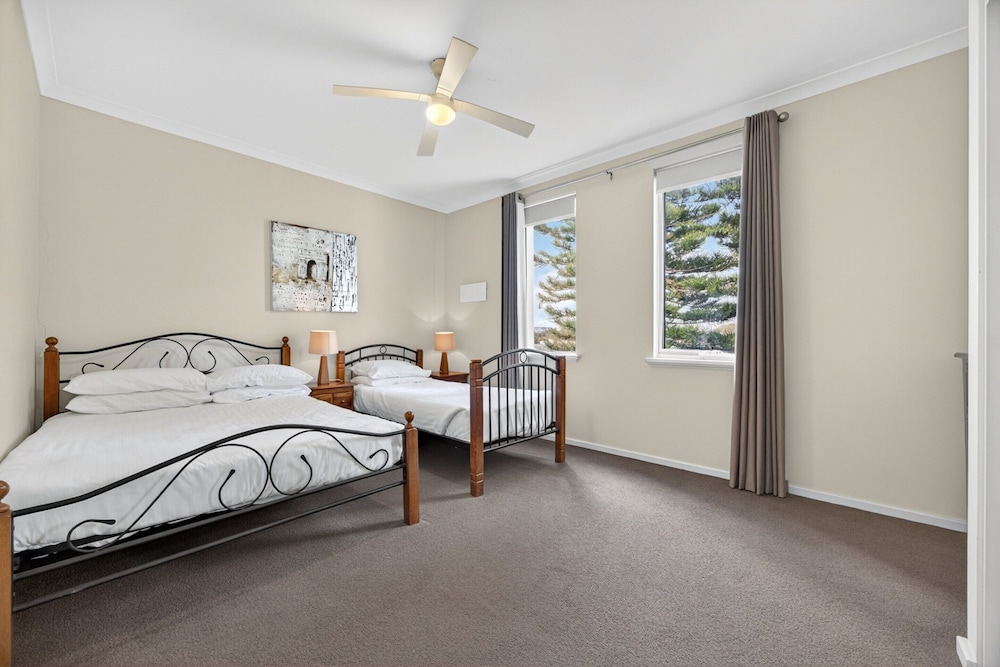 Serene 2-bed Apartment by the Canal