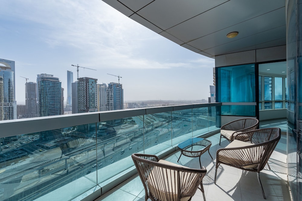 Dubai Marina - Stunning Huge 4 Bedroom Apts Near JBR - Gym - Pool - Parking by Sojo Stay