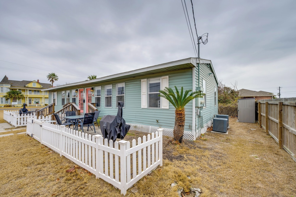 Walk Dtwn: Pet-friendly Townhome in Rockport