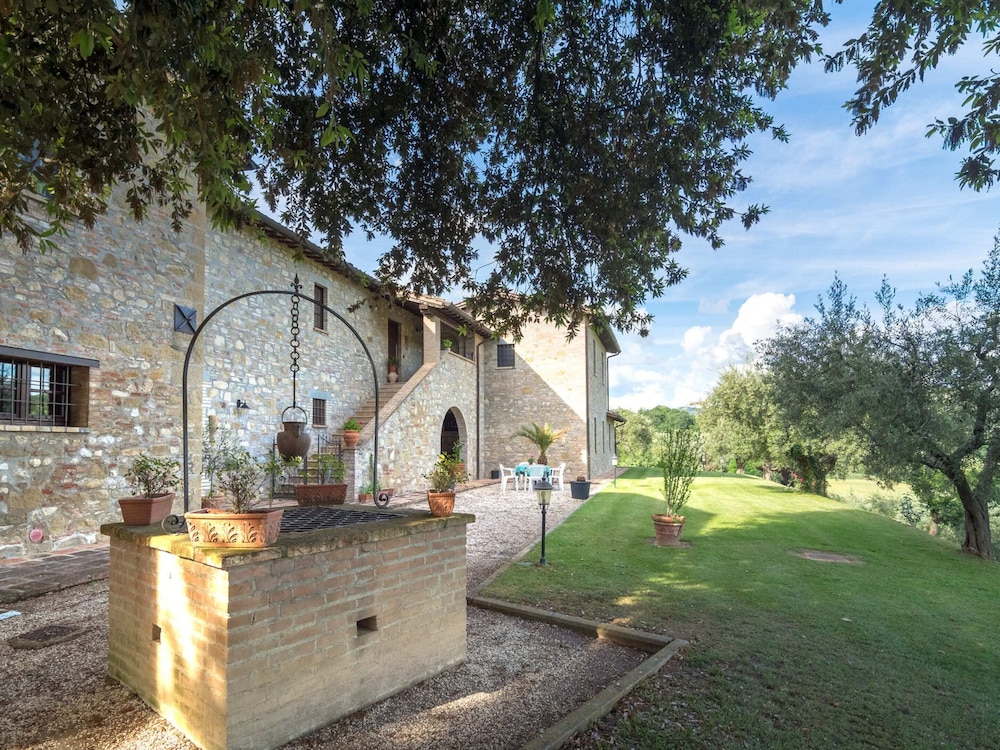 Secluded Mansion in Perugia with Hot Tub view 3