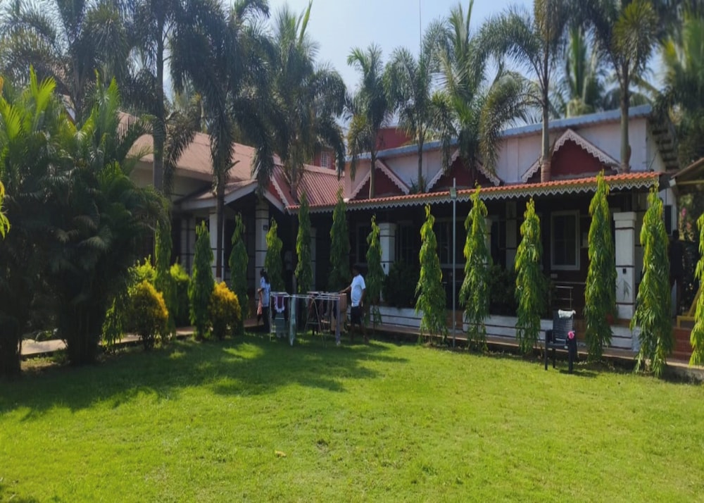 Madhuson Palms