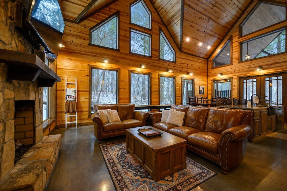 Cabin Vibe - Bunkroom - 3 King - Firepit - Shuffleboard