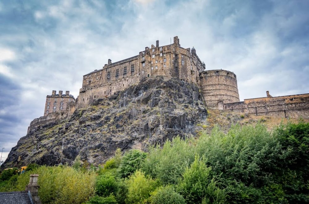 Charming Edinburgh Apartment Beside Edinburgh Castle