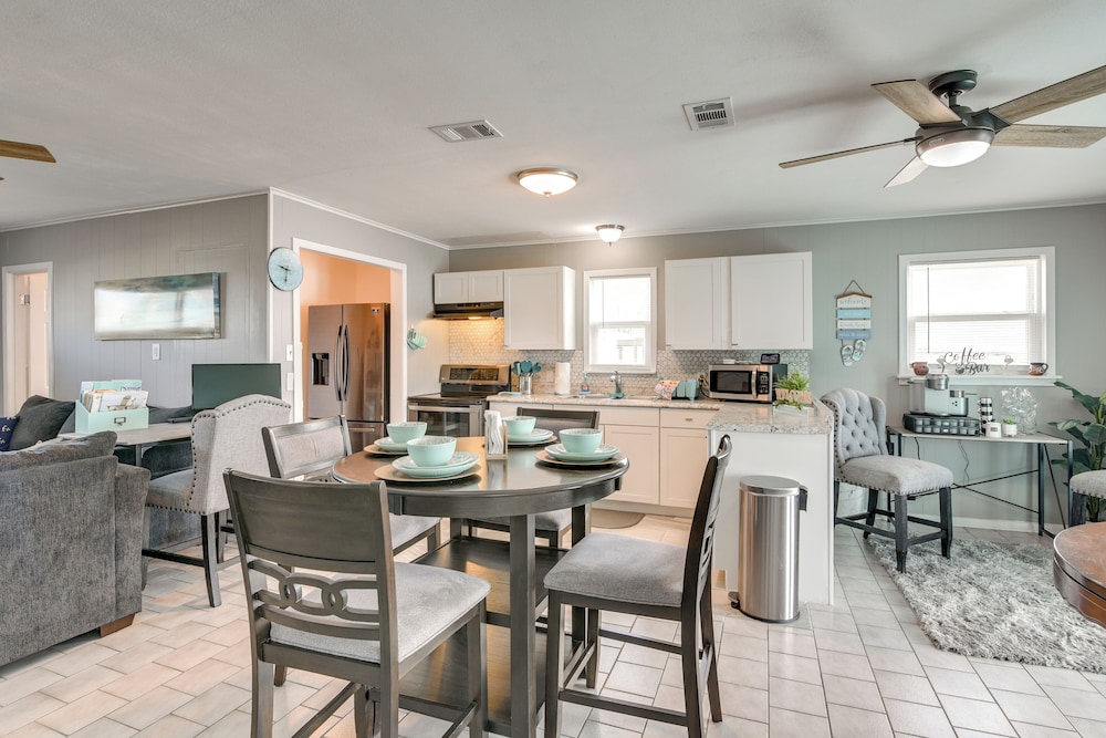 Private Bayfront Access 10 Mi to Galveston Beaches