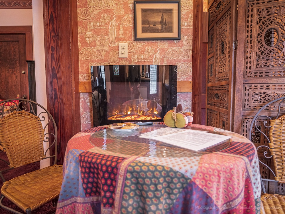 Cliff Cottage Inn - Victorian B&B and Boutique Hotel