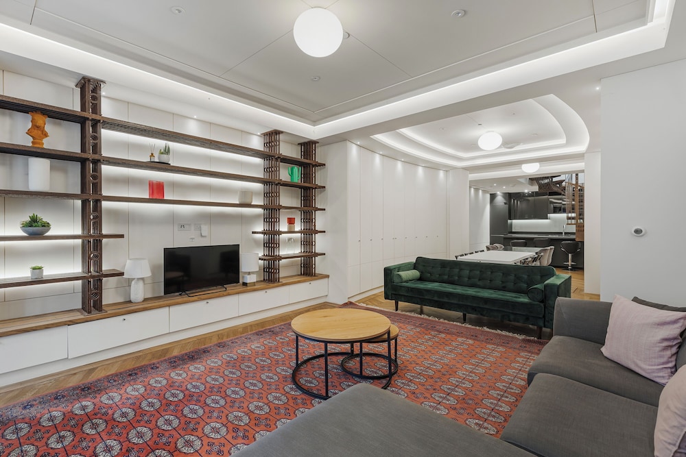 Spacious 5 Bdrm Townhouse in Camden