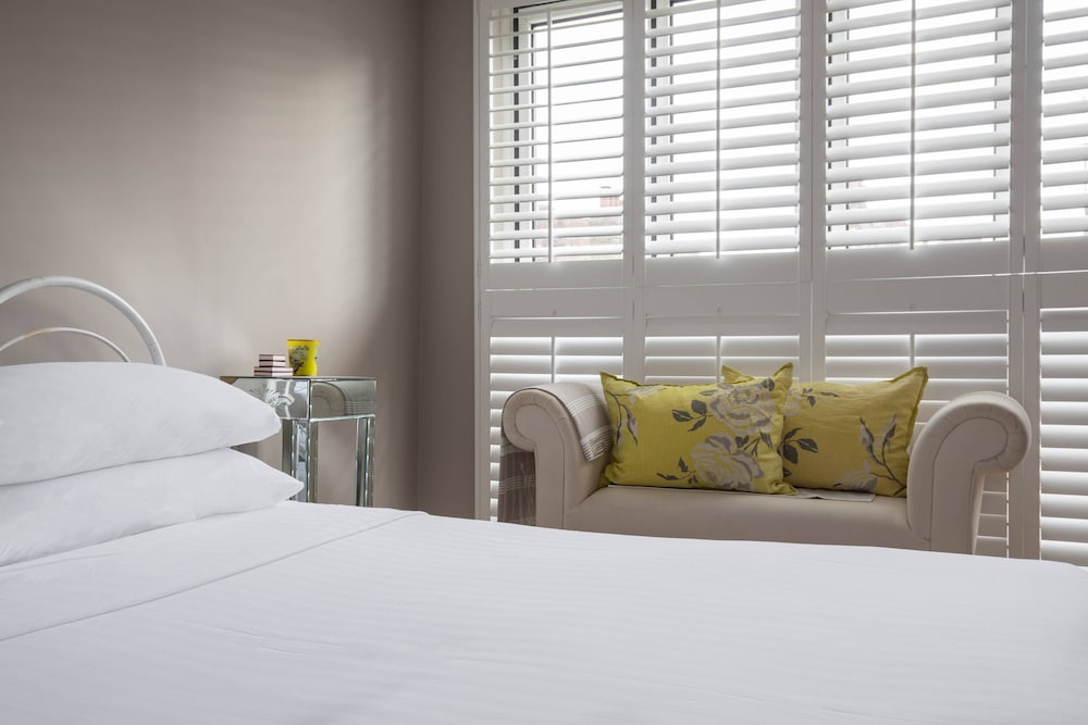 Tetcott Road by Onefinestay