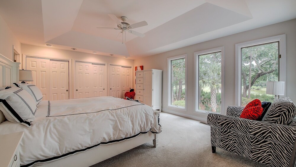 Beautiful Villa Marilyn 4 Bedroom Home by RedAwning
